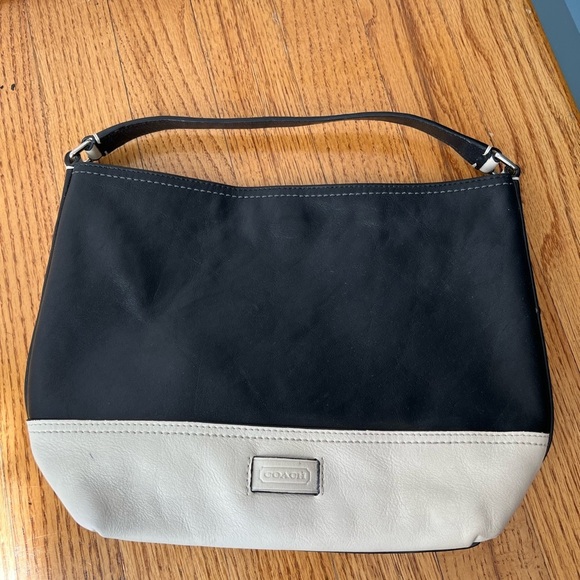 Coach Spectator Bag Black and White Shoulder Bag with Classic Design - Picture 1 of 5